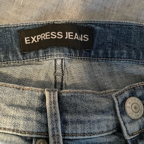 Express mid rise distressed jeans - Picture 2 of 5